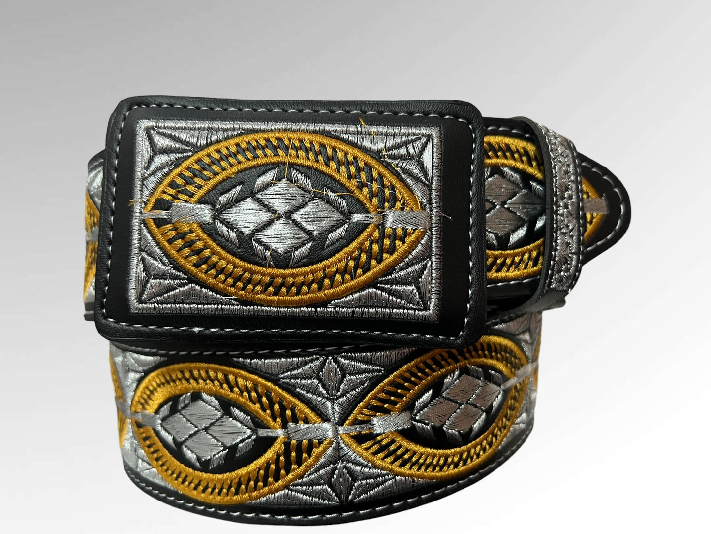 Cinto Bordado/Embroidered Belt